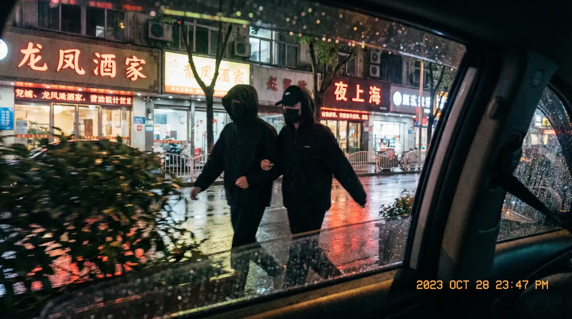 小视频 - 蘑菇视频相关内容，精彩片段持续更新 - 顶流明星深夜密会现场抓拍照片